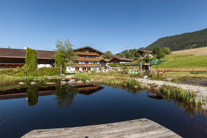 Frohnatur Hotel Garni Thiersee Hinterthiersee Tirol Urlaub Grillen Grillplatz Moorteich Teich