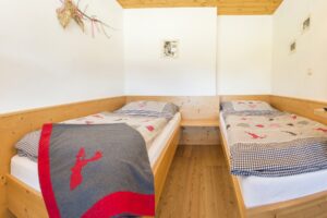 Frohnatur Hotel Garni Thiersee Hinterthiersee Zimmer gemütlich Urlaub Tirol Familiensuite Suite Kinder