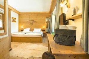 Frohnatur Hotel Garni Thiersee Hinterthiersee Zimmer gemütlich Urlaub Tirol Familiensuite Suite Kinder