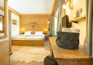 Frohnatur Hotel Garni Thiersee Hinterthiersee Zimmer gemütlich Urlaub Tirol Familiensuite Suite Kinder